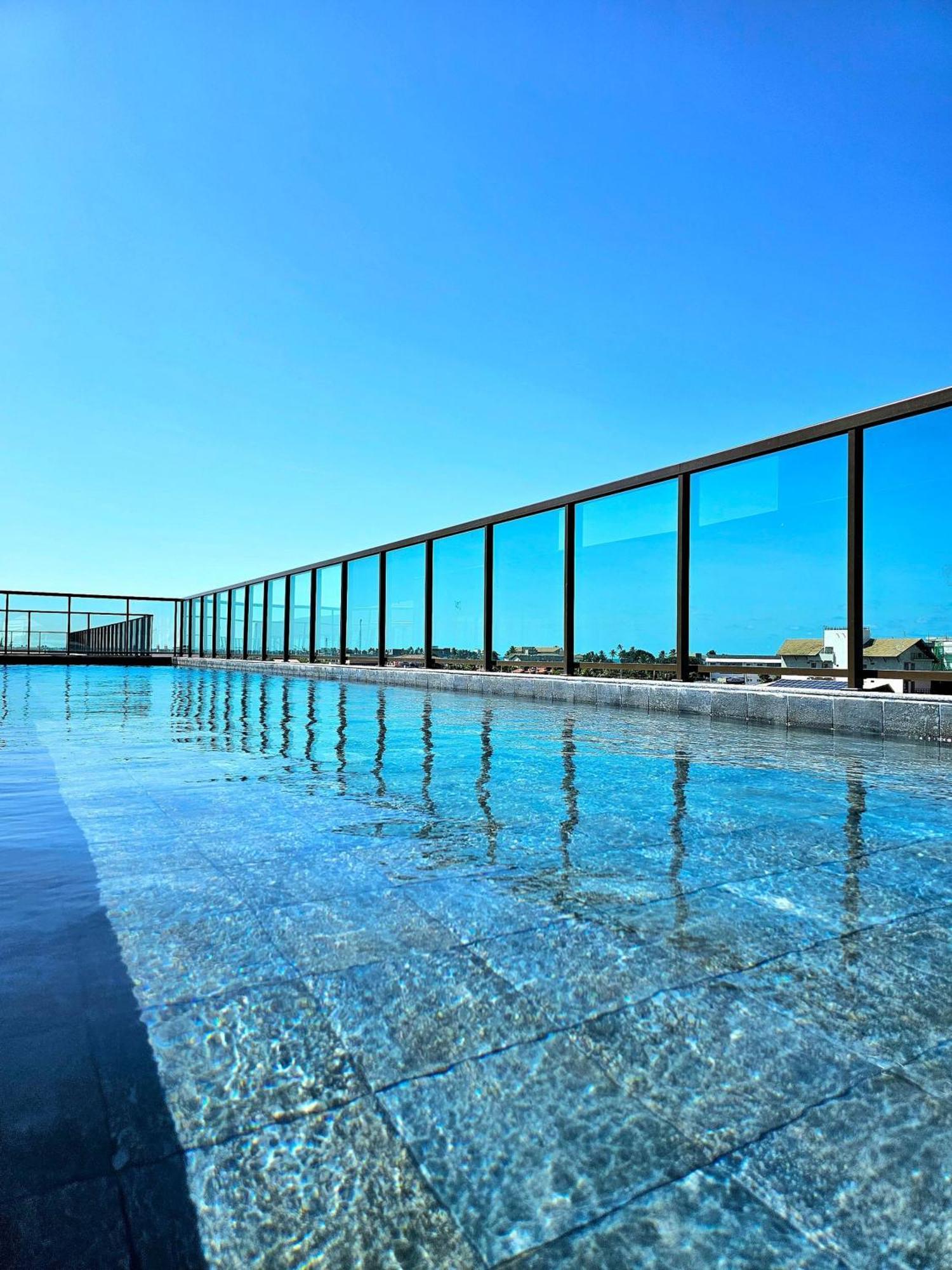 Estúdio com Vista da Piscina